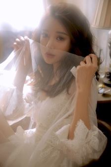 灿烂的她
